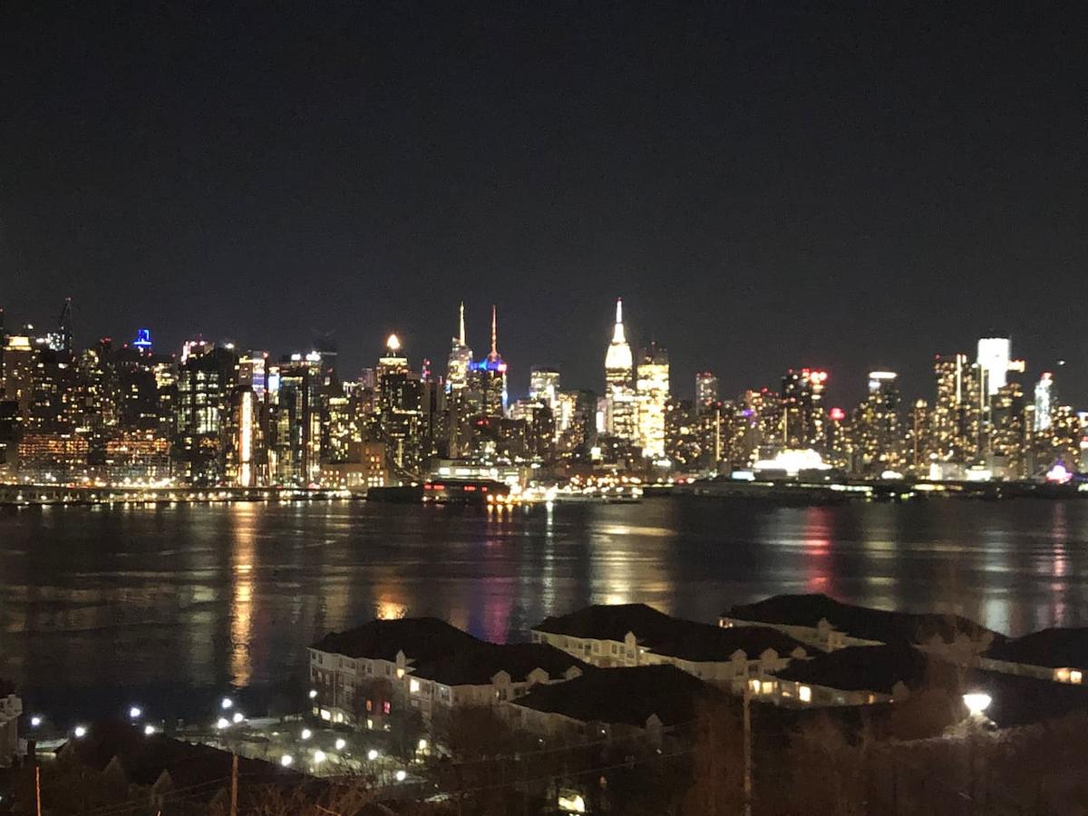 4 Bed 4bath 15Min To NYC.Parking.Balcony NYC View J-1 - thumb 15