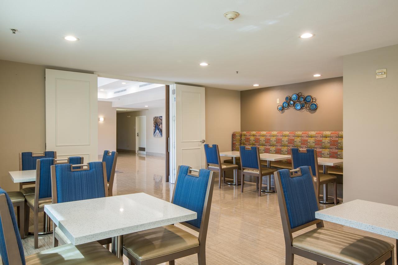 Baymont By Wyndham Albuquerque Airport - thumb 17