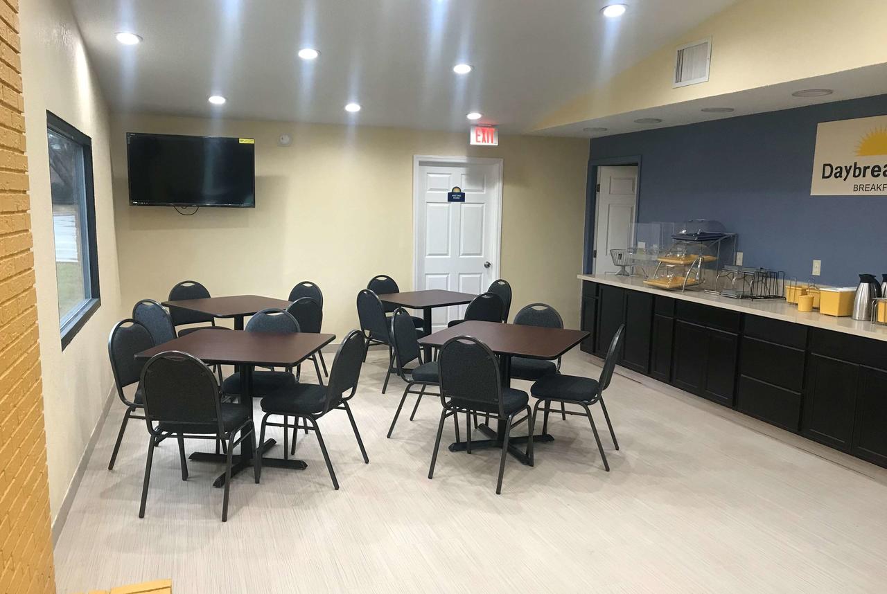 Days Inn By Wyndham King - thumb 13