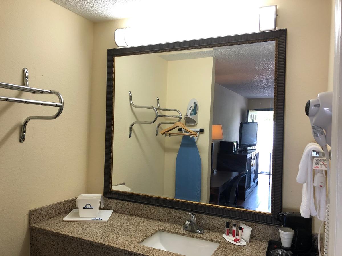 Days Inn By Wyndham King - thumb 11