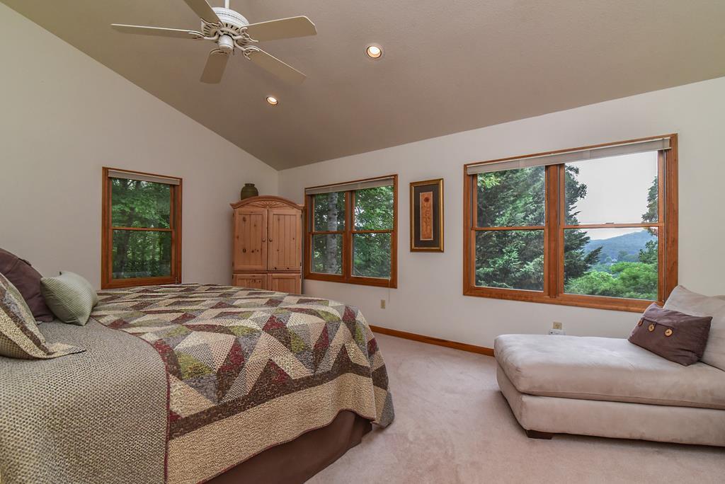 A Mountain Escapade Home - thumb 17