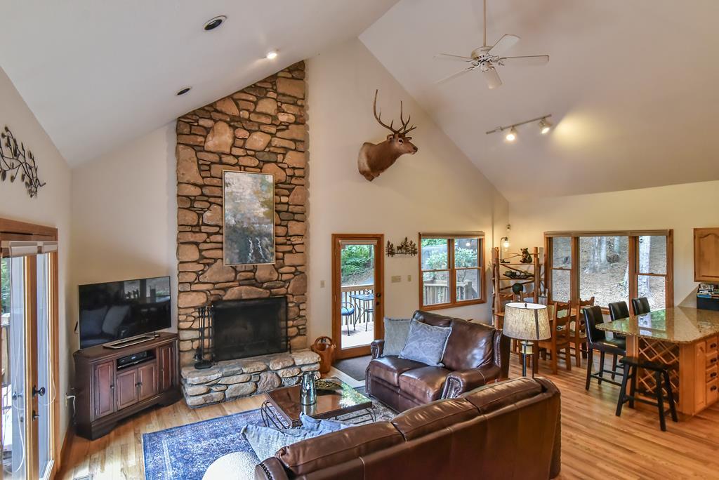 A Mountain Escapade Home - thumb 14