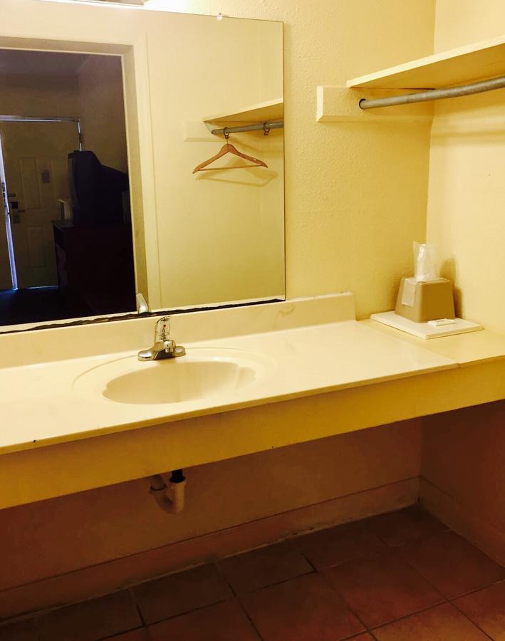 Ross Motel - thumb 23