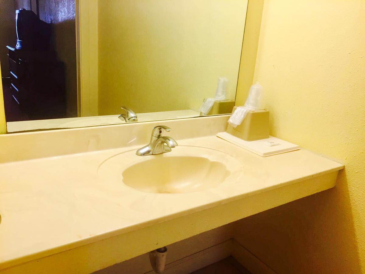 Ross Motel - thumb 36