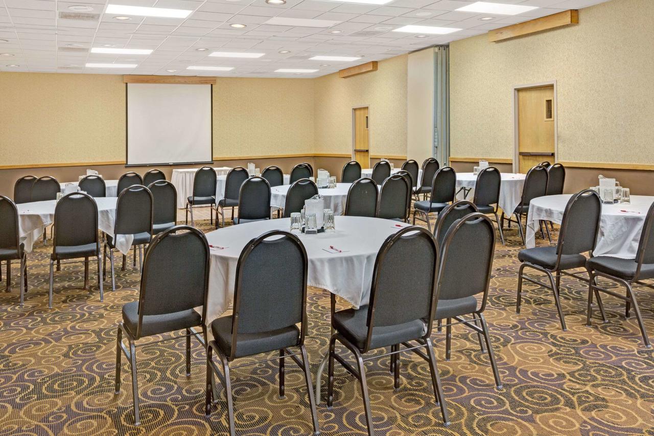 Ramada By Wyndham Bismarck - thumb 9