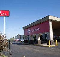 Ramada by Wyndham Bismarck - Accommodation Indiana