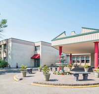 Ramada by Wyndham Grand Forks - Accommodation Indiana