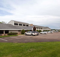 AmericInn by Wyndham Dickinson - Accommodation Indiana