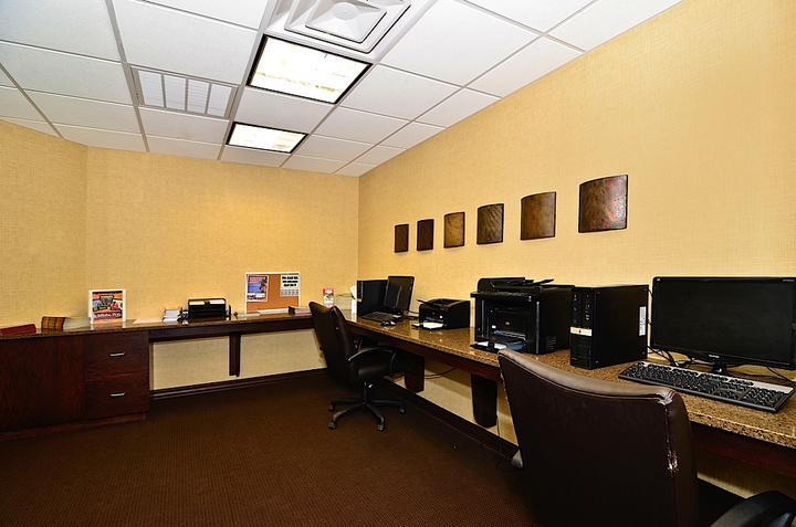 Hawthorn Suites By Wyndham Dickinson - thumb 23