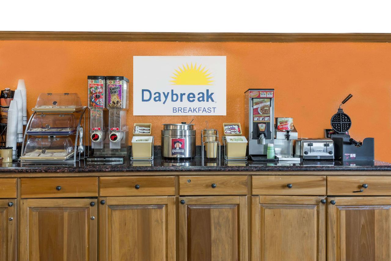 Days Inn By Wyndham Amherst - thumb 8