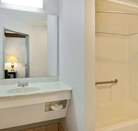 Days Inn by Wyndham Lisbon - Accommodation Indiana