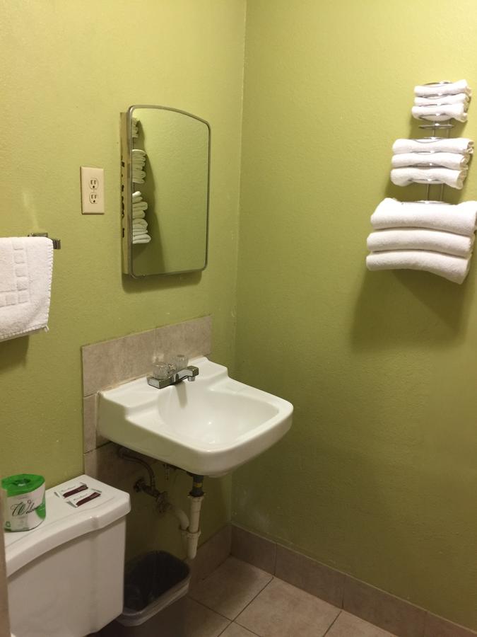 Budget ZZZZ Motel - thumb 35