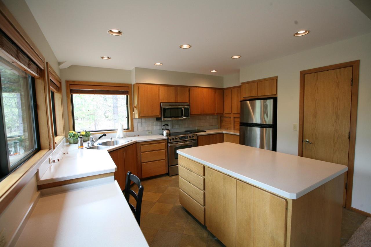 10 Tan Oak-AC-Hot Tub-3BR/3BA - thumb 1