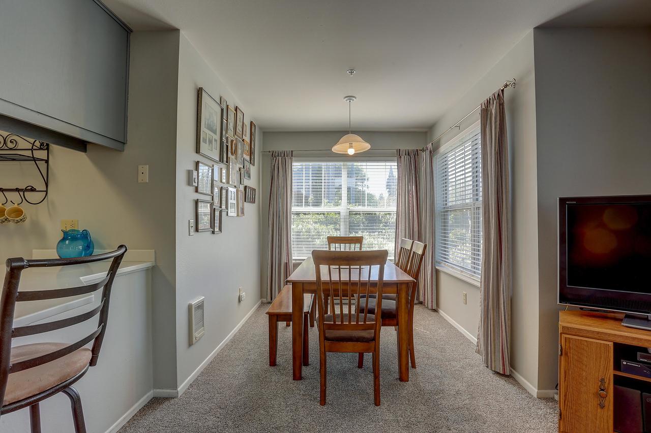 AlleyÃ¢Â€Â™s 22-River Vw-AC-1BR/2BA - thumb 28