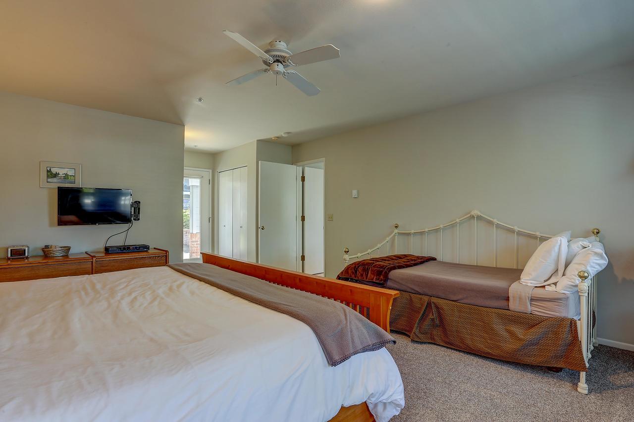 AlleyÃ¢Â€Â™s 22-River Vw-AC-1BR/2BA - thumb 15