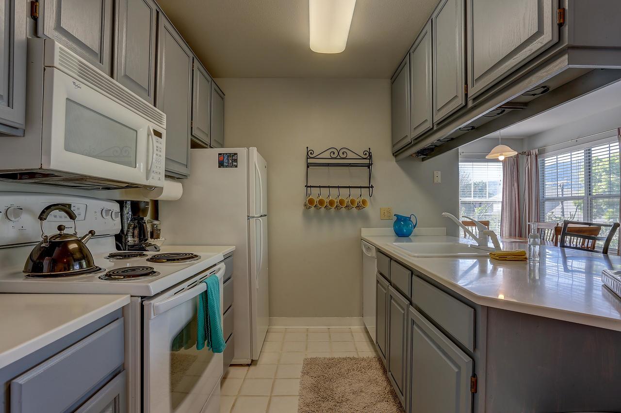 AlleyÃ¢Â€Â™s 22-River Vw-AC-1BR/2BA - thumb 26