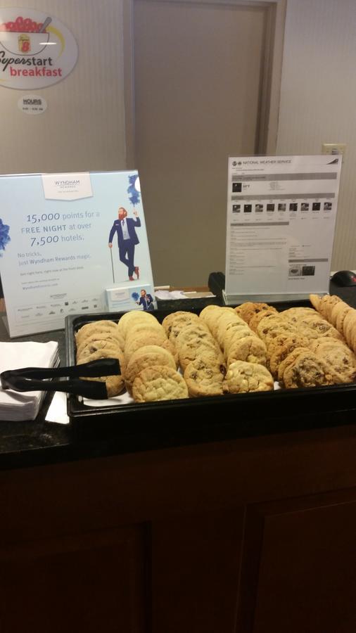 Super 8 By Wyndham State College - thumb 19