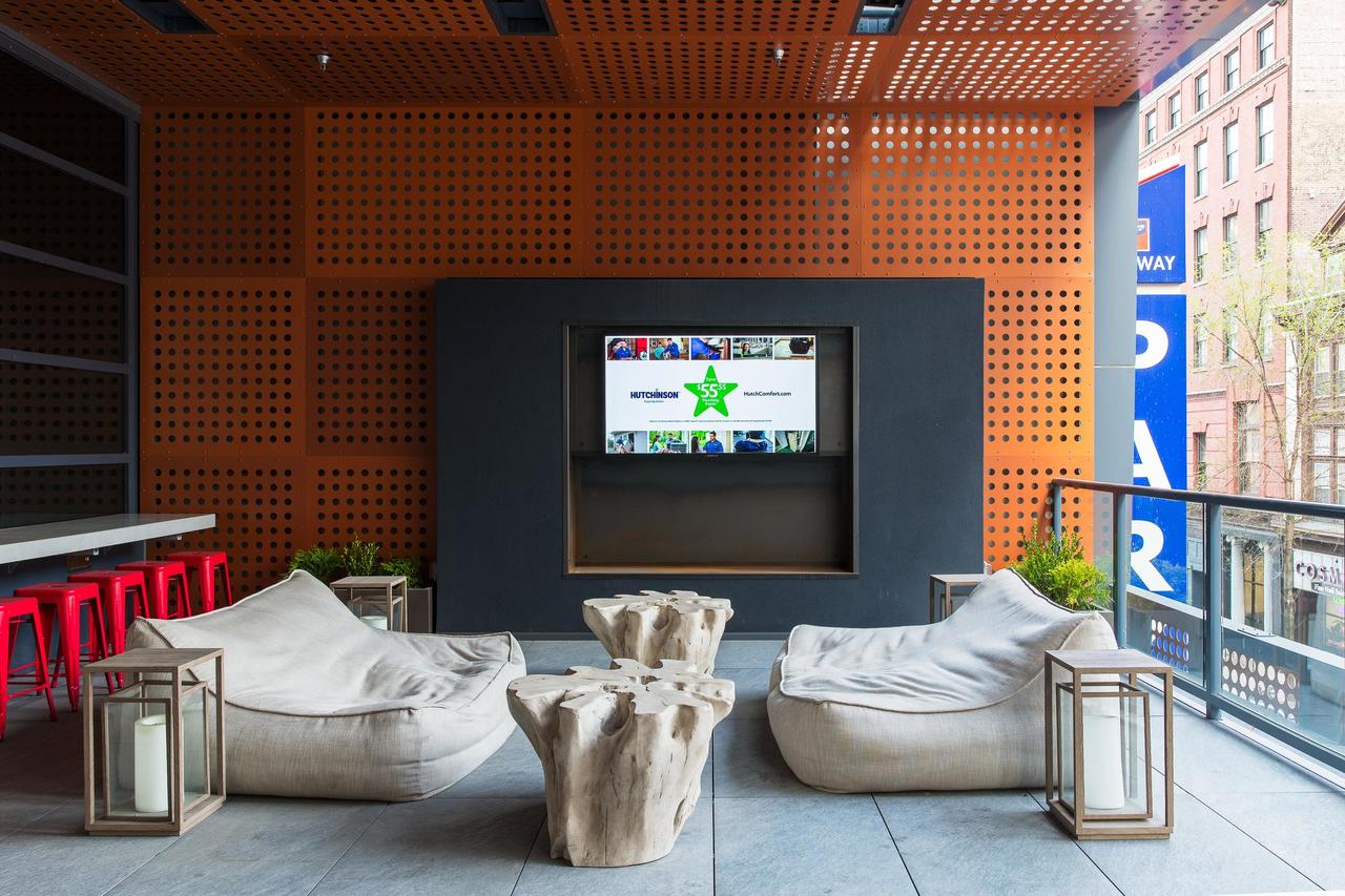 Modern 2BR + Gym In City Center - thumb 21