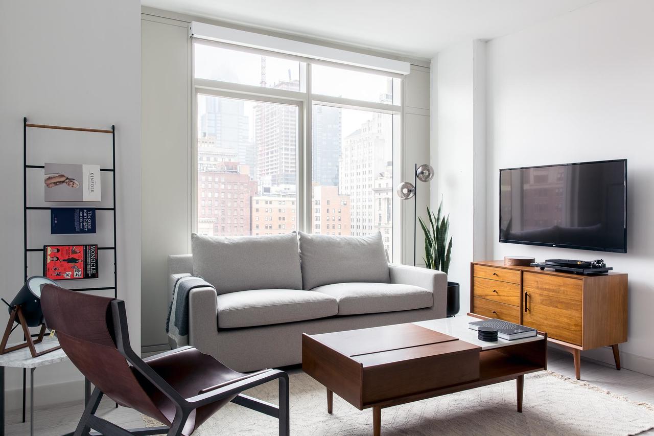 Modern 2BR + Gym In City Center - thumb 0