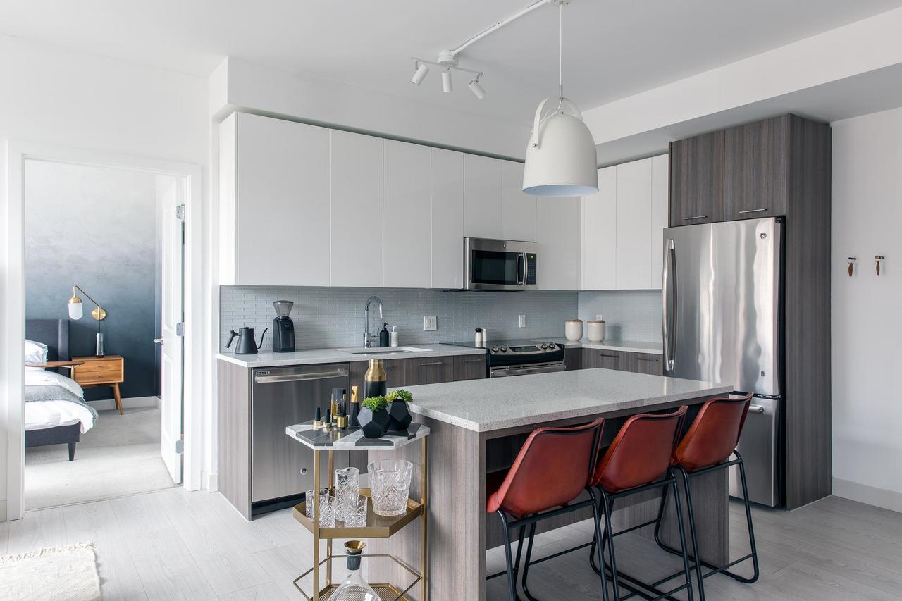 Modern 2BR + Gym In City Center - thumb 5