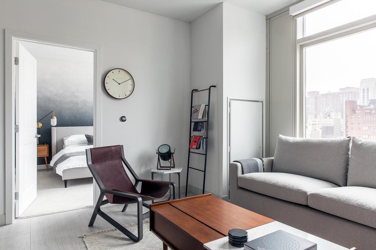 Modern 2BR + Gym In City Center - thumb 1