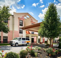 Comfort Suites Near Penn State - Accommodation Indiana
