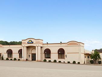 Days Inn By Wyndham Butler Conference Center - thumb 0