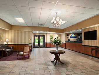 Days Inn By Wyndham Butler Conference Center - thumb 1