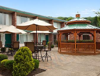 Days Inn By Wyndham Butler Conference Center - thumb 3