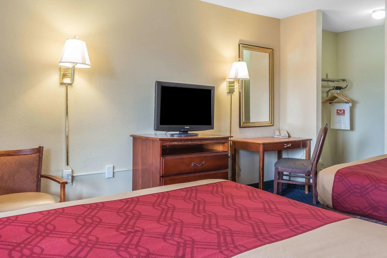 Econo Lodge Philadelphia Airport - thumb 12