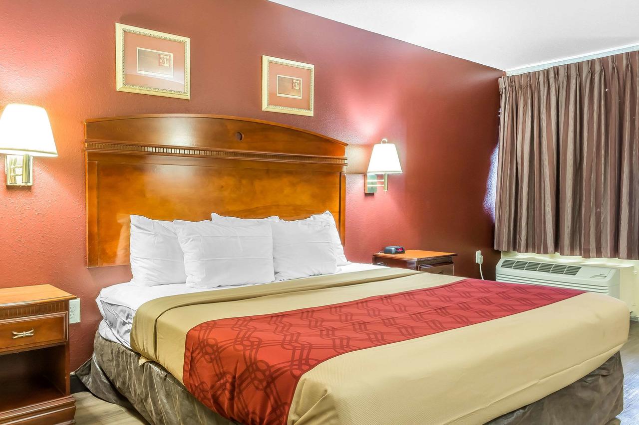 Econo Lodge Philadelphia Airport - thumb 11