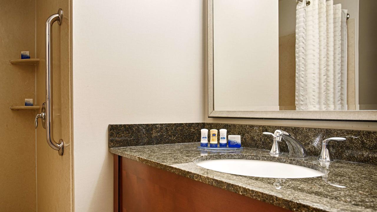 Best Western Plus Philadelphia Airport South - At Widener University - thumb 6