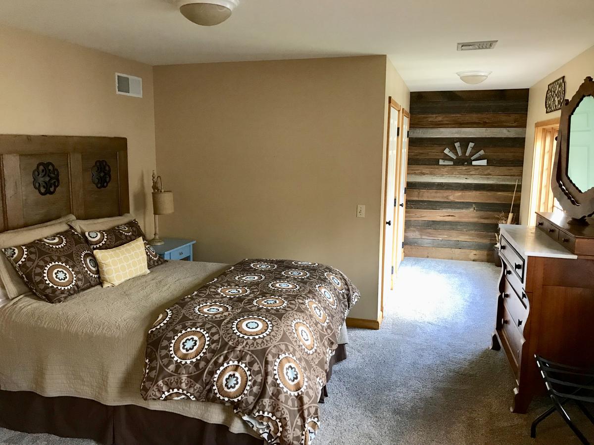 Mt. Nittany Hideaway - Beautiful And Spacious Home - thumb 22