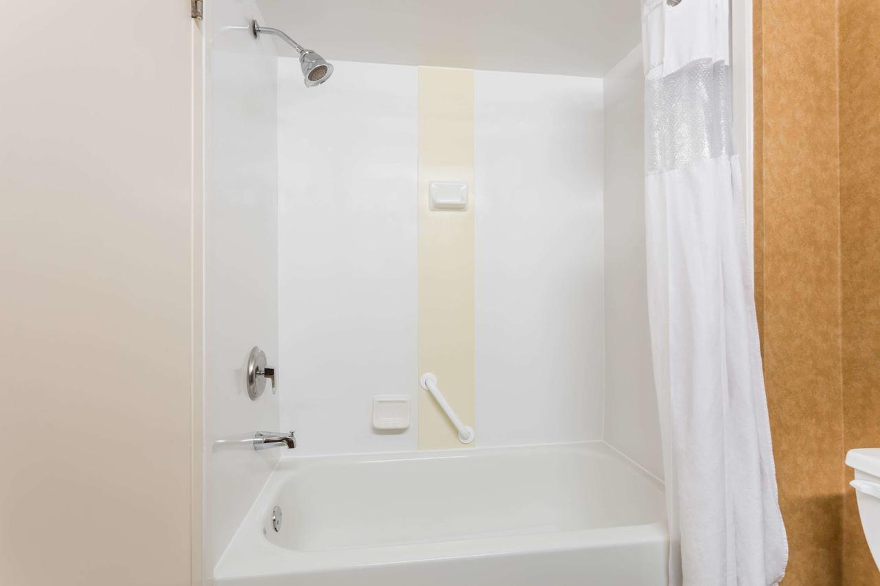 Wingate By Wyndham Greenville Airport - thumb 18