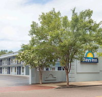 Days Inn by Wyndham Charleston Historic District - Accommodation Indiana