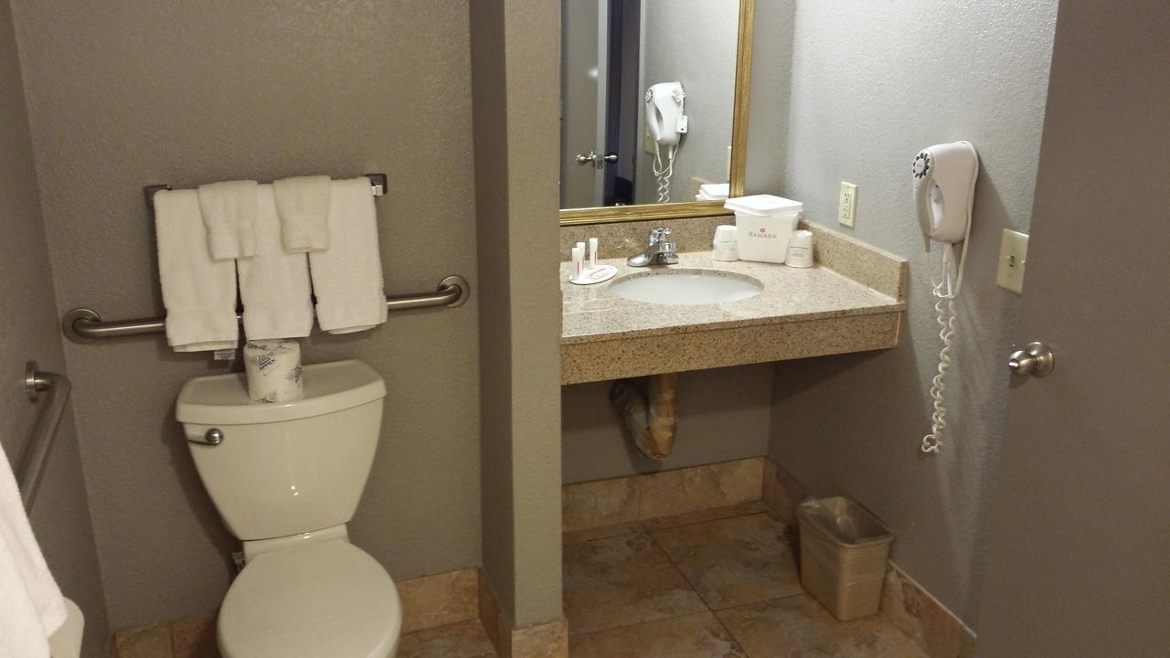 Ramada By Wyndham Rapid City - thumb 24