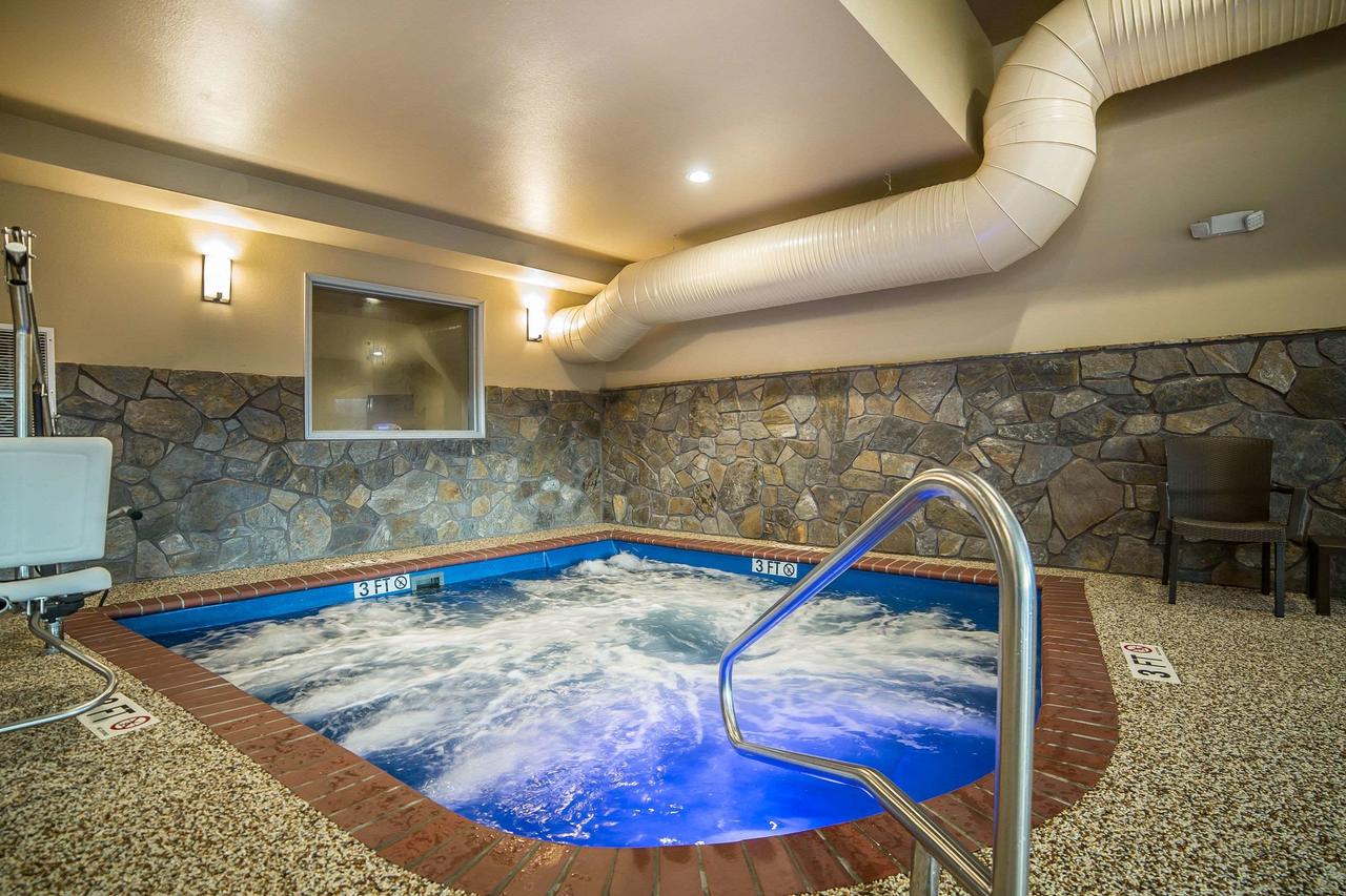 Comfort Inn & Suites Near Mt. Rushmore - thumb 23