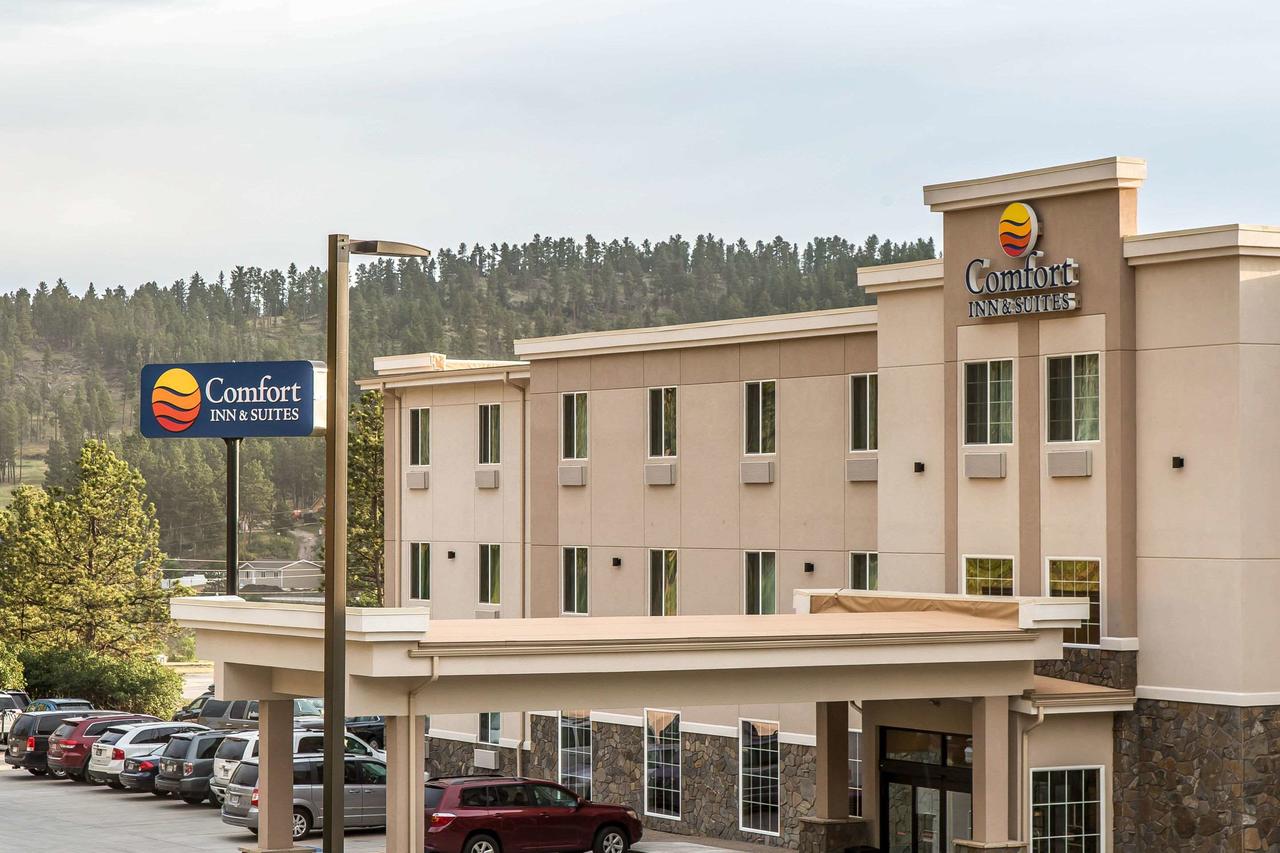 Comfort Inn & Suites Near Mt. Rushmore - thumb 0