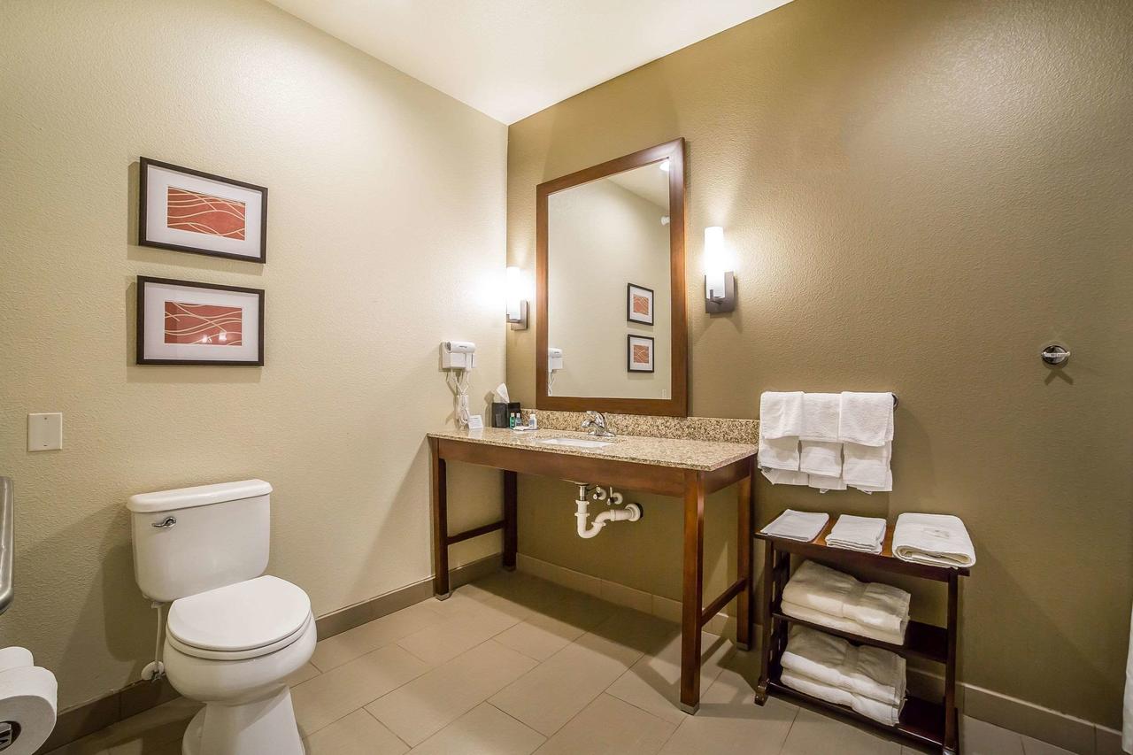 Comfort Inn & Suites Near Mt. Rushmore - thumb 33