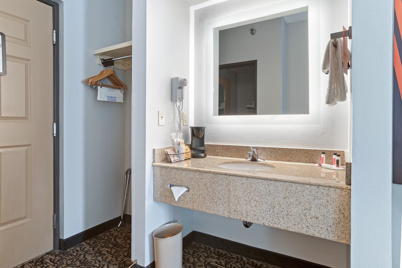 Howard Johnson By Wyndham Rapid City - thumb 38