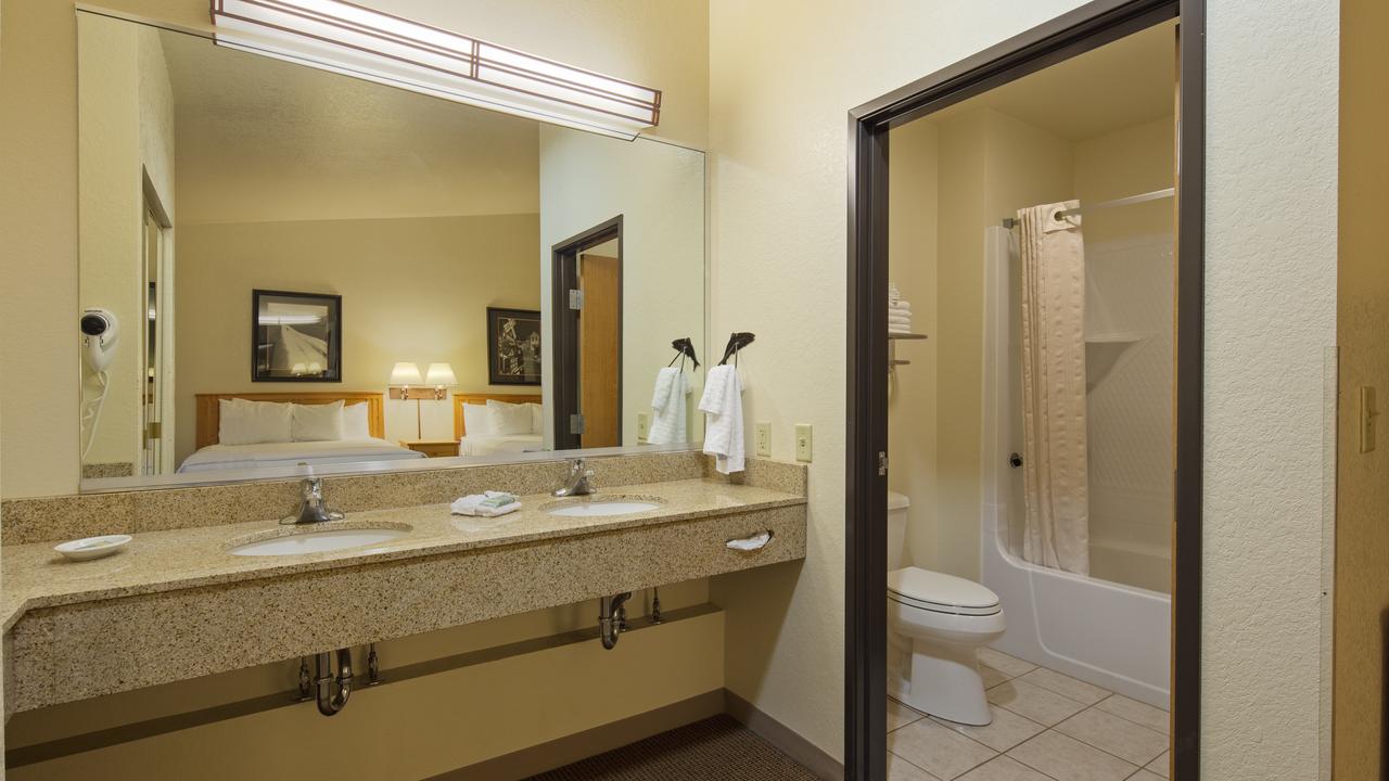 Best Western Golden Spike Inn & Suites - thumb 28