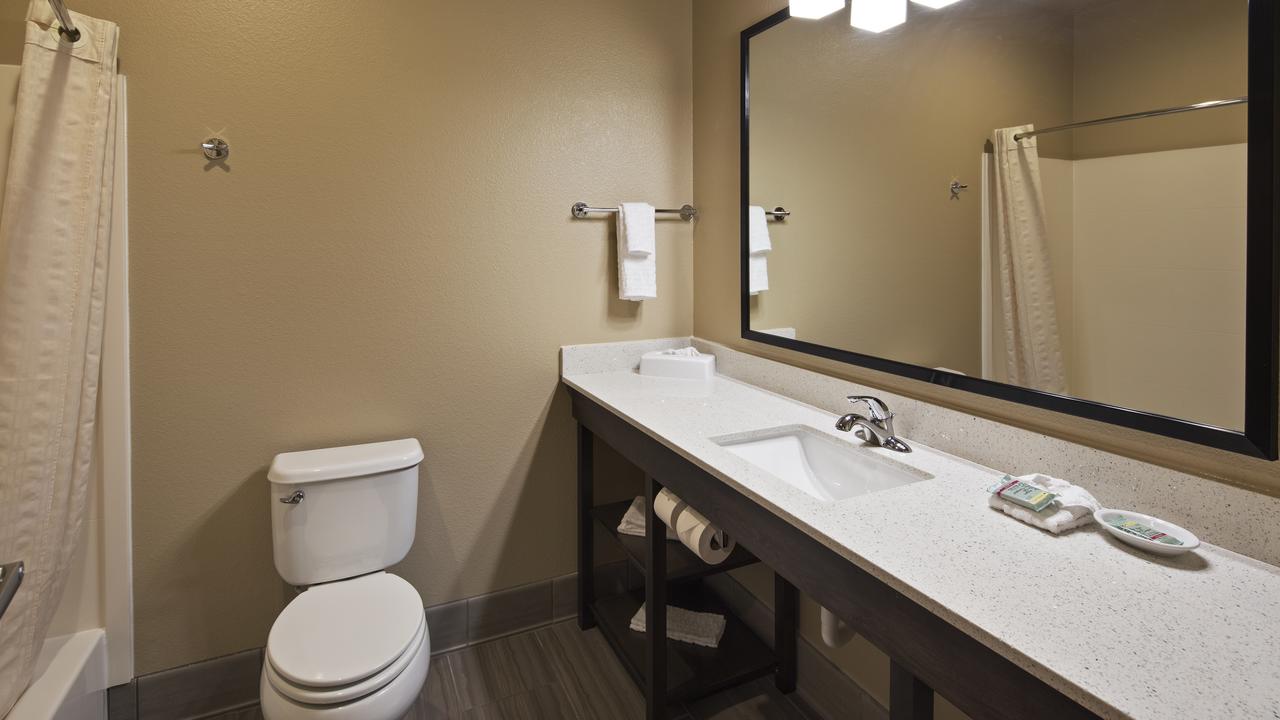 Best Western Golden Spike Inn & Suites - thumb 24