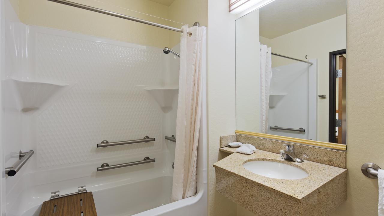 Best Western Golden Spike Inn & Suites - thumb 35