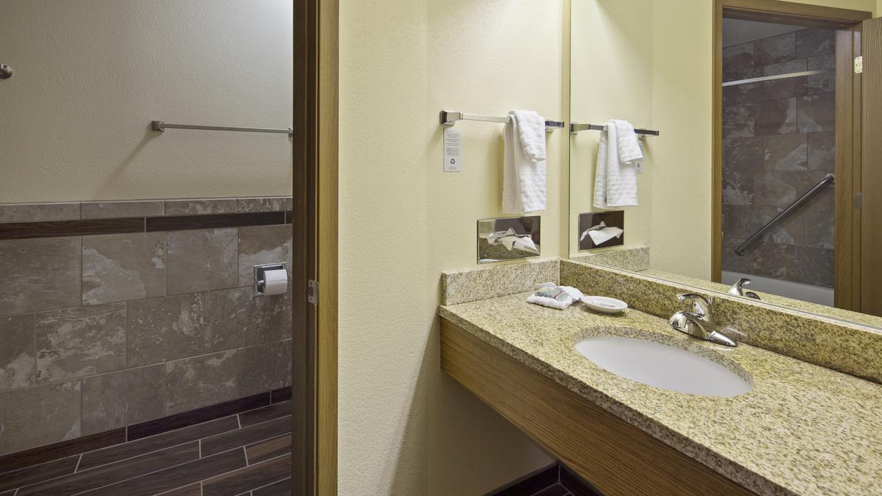 Best Western Golden Spike Inn & Suites - thumb 27
