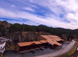 Rushmore Express & Suites