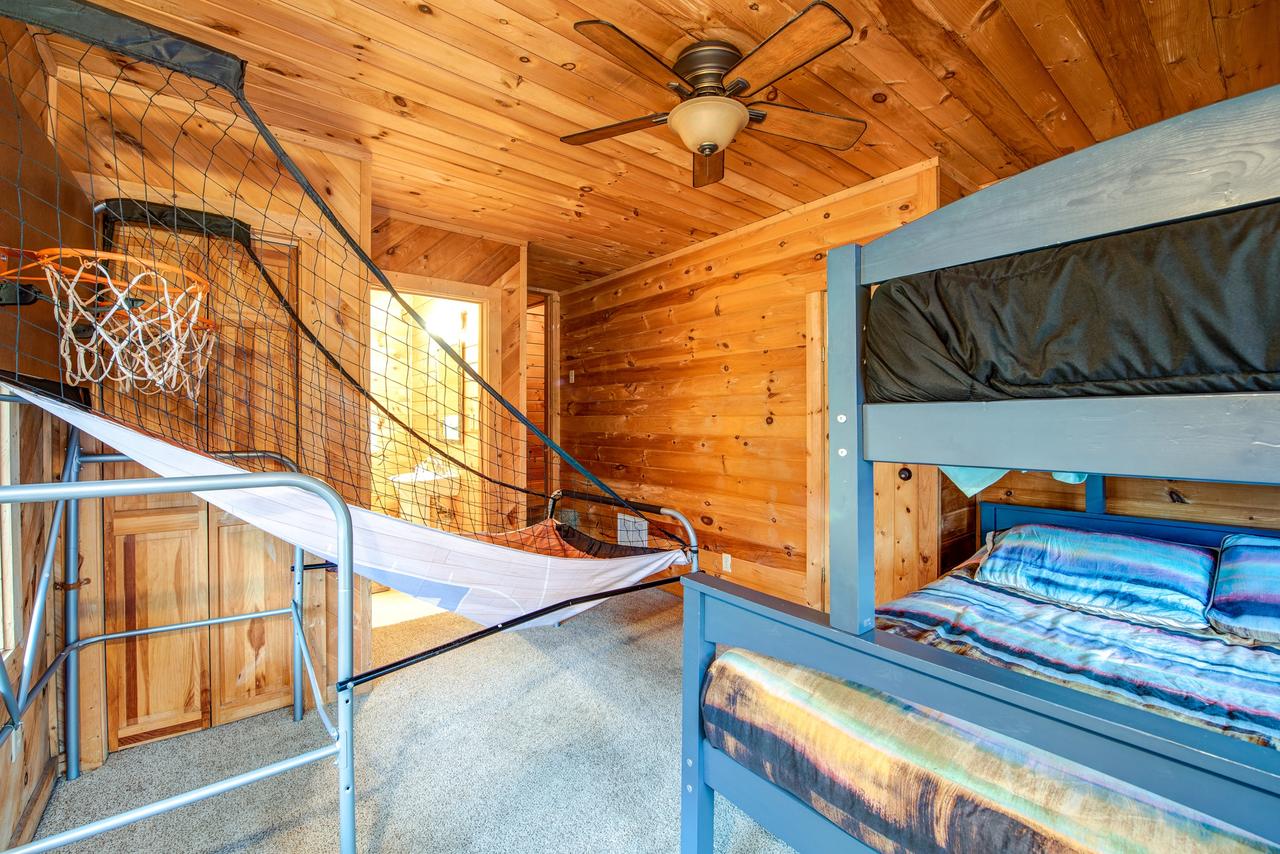 Mountain Tree House - thumb 21