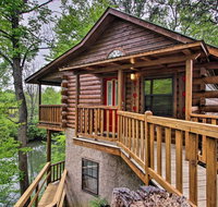 River Rush- Cozy Riverfront Cabin 5 Mi to Pigeon Forge - Accommodation Indiana