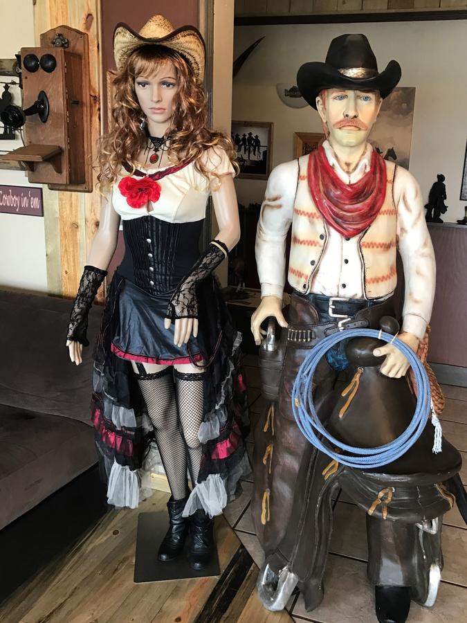 Broken Spur Inn & Steakhouse - thumb 19