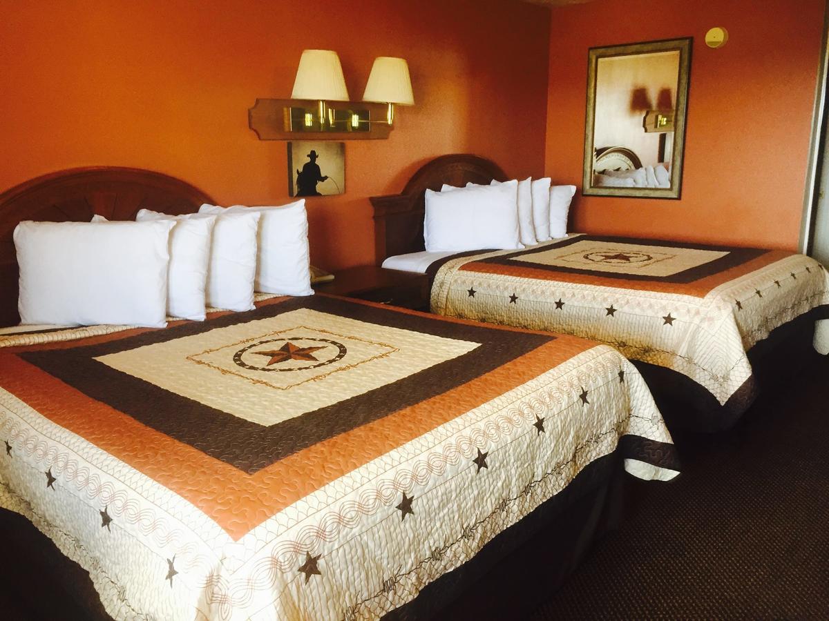 Broken Spur Inn & Steakhouse - thumb 43