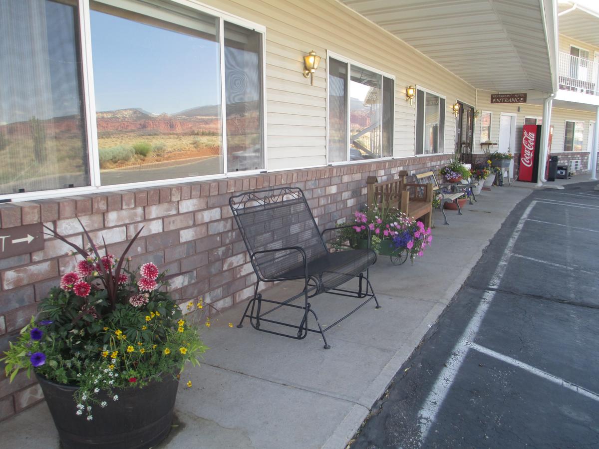 Broken Spur Inn & Steakhouse - thumb 29